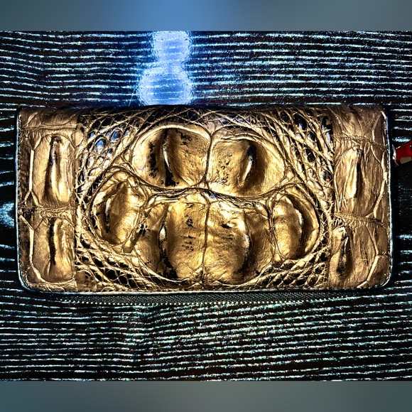 New One of kind genuine crocodile clutch wallet. - Picture 1 of 6